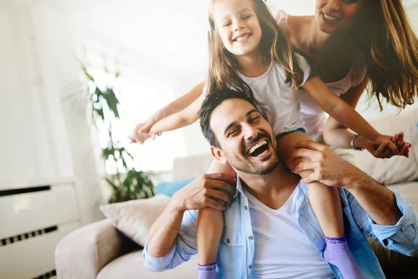 Lycklig Familj Kul Gånger Hemma Tillsammans — Stockfoto