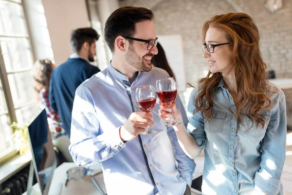 Image Équipe Affaires Réussie Ayant Célébration Dans Bureau — Photo