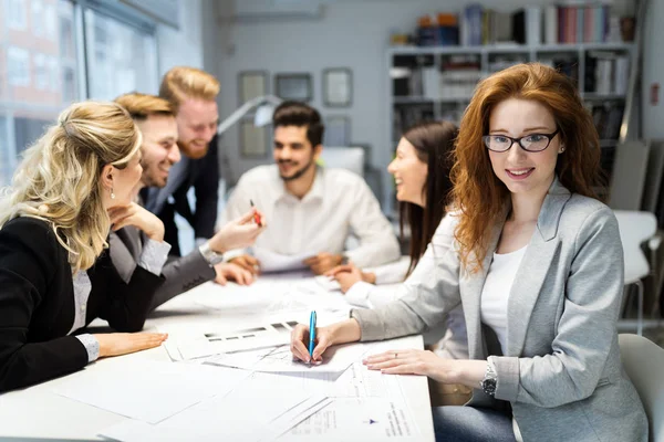 Grupo Arquitetos Empresários Que Trabalham Juntos Fazem Brainstorming — Fotografia de Stock