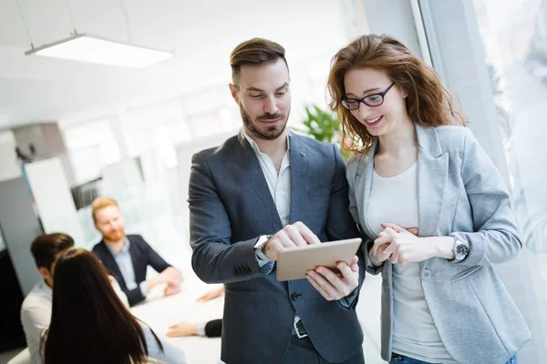 Glada Medarbetare Office Företagsmötet — Stockfoto