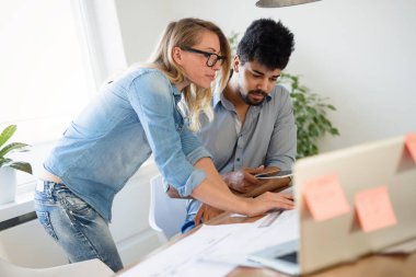 İş adamları ve gelecek için planlama mimarlar