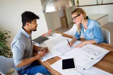 İş adamları ve gelecek için planlama mimarlar