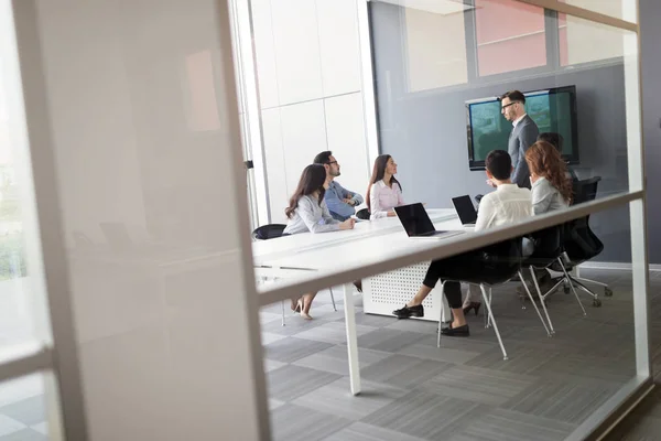 Grupo Empresarios Que Colaboran Proyecto Oficina — Foto de Stock