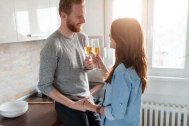 Mutfakta birlikte vakit aşık romantik güzel Çift