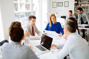 İş adamları ve gelecek için planlama mimarlar