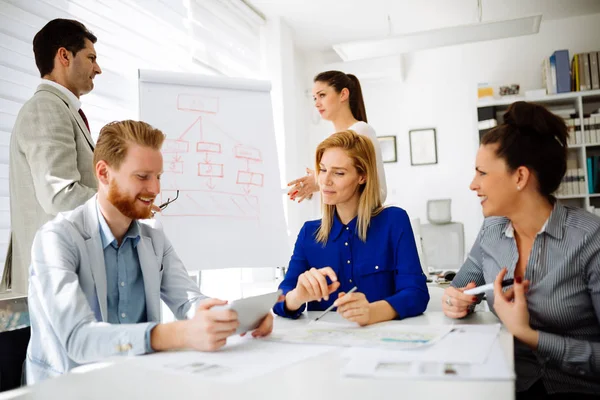 Gente Negocios Teniendo Una Reunión Junta Discutiendo Nuevas Ideas Frescas — Foto de Stock