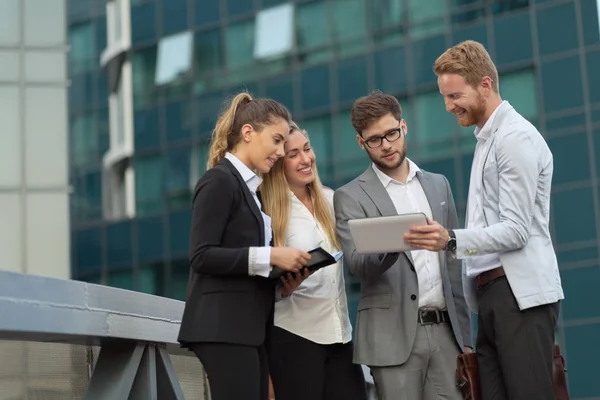 Groep Van Successfil Collega Mensen Uit Het Bedrijfsleven Buiten — Stockfoto