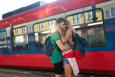 Uzun ayrılıktan sonra çift reuinion