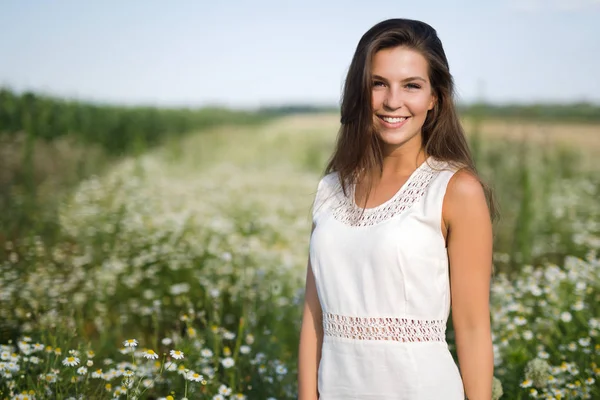 Jong Mooi Gelukkig Vrouw Besteden Tijd Natuur — Stockfoto