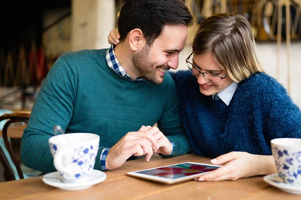 Junges Attraktives Paar Verabredet Sich Gemeinsam Café — Stockfoto