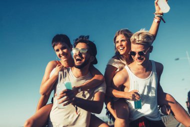 Mutlu arkadaş vakit vakit genç grup