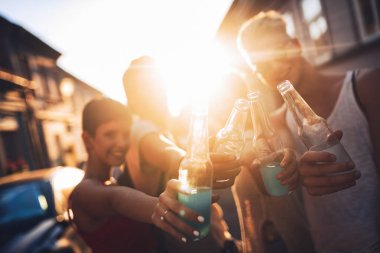 Mutlu arkadaş vakit vakit genç grup