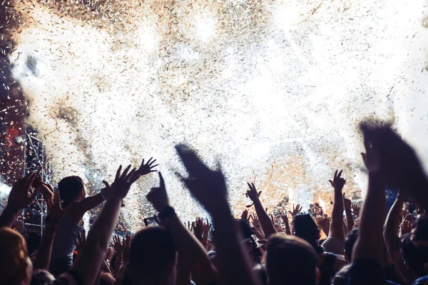 Portrait Happy Crowd Enjoying Dancing Music Festival — Stock Photo, Image