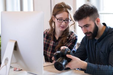 Kameraya bakarak ttractive tasarımcılar