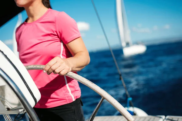 Feliz Mujer Fuerte Deporte Navegando Con Barco —  Fotos de Stock
