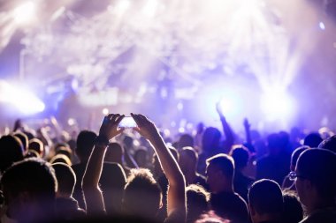 Dans eden kalabalığa müzik konser Festivali resmi