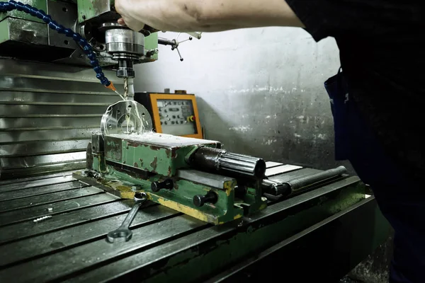 Automatiserad Borrmaskiner Bearbetning Metallarbete För Montering Robotar — Stockfoto