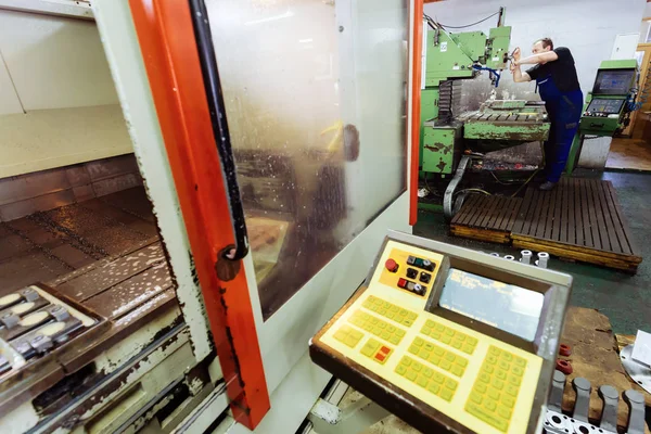 Máquinas Perforación Automatizadas Que Procesan Metalurgia Para Robots Montaje — Foto de Stock