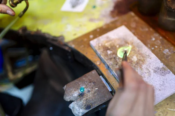 Jeweler Working Ring His Workshop — Stock Photo, Image