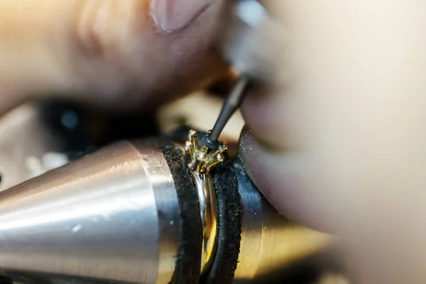 Golden Ring Being Repaired Crafted Goldsmith — Stock Photo, Image