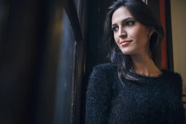 Pretty Young Woman Looking Out Window — Stock Photo, Image