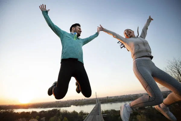 Felices Amigos Entrenamiento Fitness Juntos Aire Libre Viviendo Estilo Vida —  Fotos de Stock