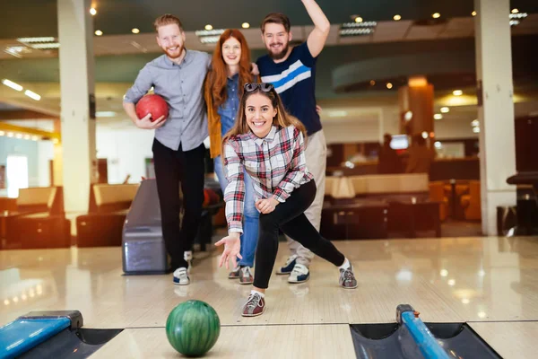 Amici Che Amano Bowling Ricreativo Club — Foto Stock