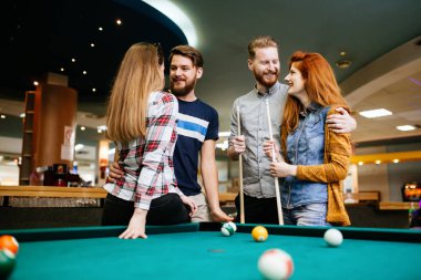 Snooker oyun ve onların ortak ile bağ arkadaşları