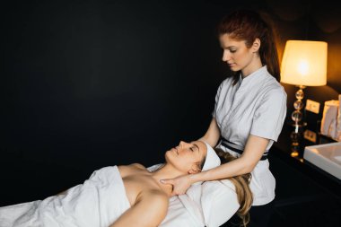 Masaj terapist masaj güzel esmer