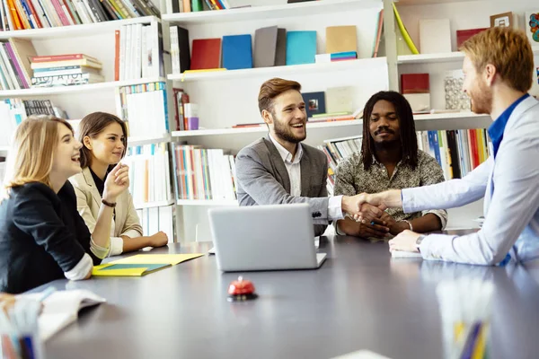 Contract Ondertekend Door Partijen Office Handen Hebben Aangetast — Stockfoto