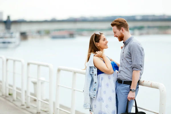 Schönes Verliebtes Paar Freien Das Emotionen Teilt — Stockfoto