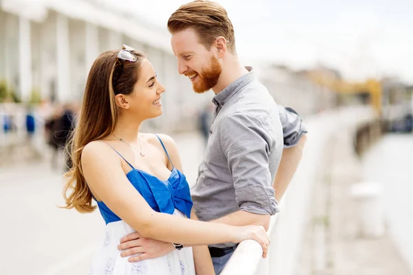 Linda Pareja Disfrutando Del Tiempo Pasado Juntos Aire Libre —  Fotos de Stock