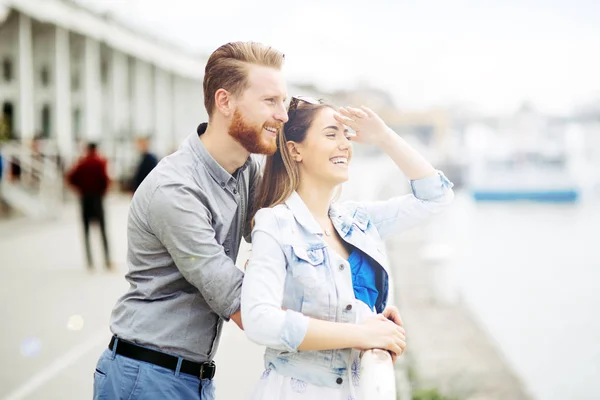 Belo Casal Apaixonado Livre Compartilhando Emoções — Fotografia de Stock