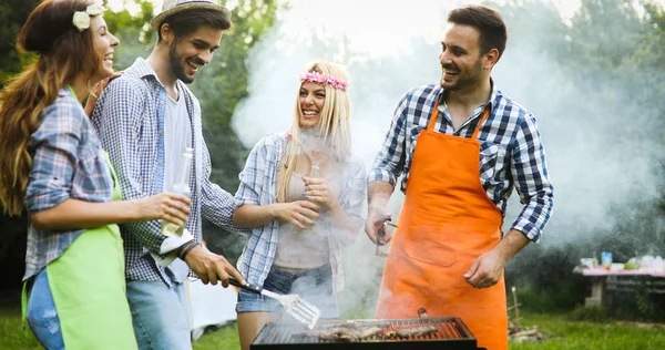 Cheerful Friends Spending Time Nature Having Barbecue — Stock Photo, Image