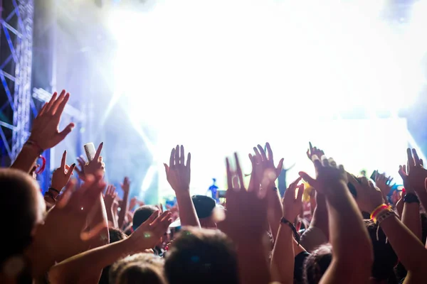 Retrato Gente Bailando Feliz Disfrutando Festival Música — Foto de Stock