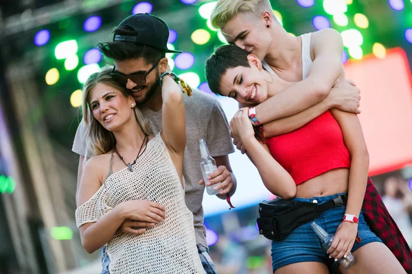 Happy Young Friends Having Fun Music Festival — Stock Photo, Image