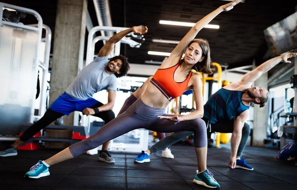 Gente Feliz Forma Haciendo Ejercicio Haciendo Ejercicio Gimnasio Para Mantenerse — Foto de Stock