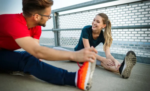 Friends fitness training together outdoors living active healthy — Stock Photo, Image