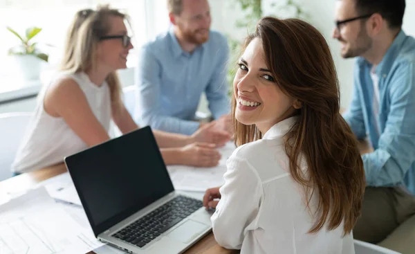 Gruppo Uomini Affari Che Lavorano Insieme Brainstorming — Foto Stock