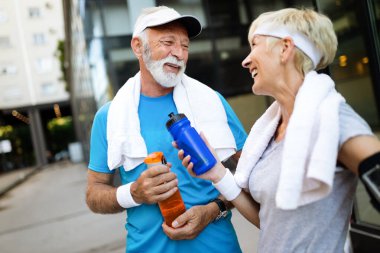 Helathy kalıp kilo jogging mutlu üst düzey insanlar
