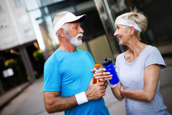 Cuplu Senior Activ Sportiv Care Angajează Activități Sportive Sănătoase — Fotografie, imagine de stoc