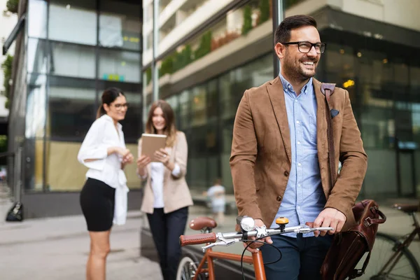 Бізнесмен Їде Велосипеді Щоб Працювати Вранці Шлях Офісу — стокове фото