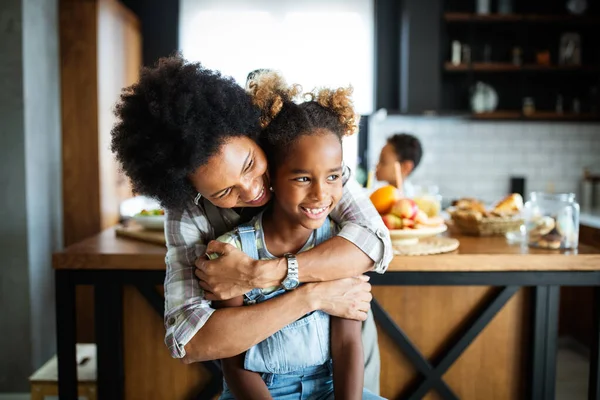 Glückliche Mutter Und Kinder Der Küche Gesundes Essen Familie Kochkonzept — Stockfoto