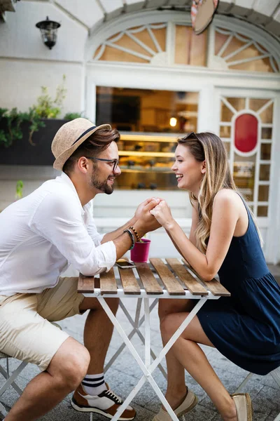 Feliz Pareja Turistas Enamorados Citas Riendo Vacaciones — Foto de Stock