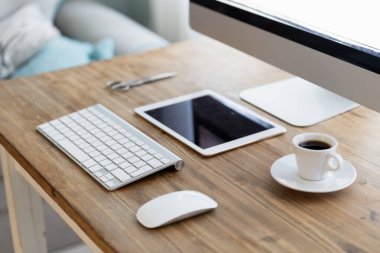 Modern ofis büro elektronik cihazlar ile resmi
