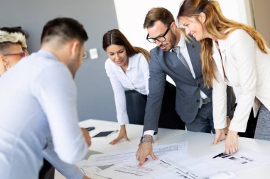 Modern toplantı odasında etmek ve iş kişi konferans