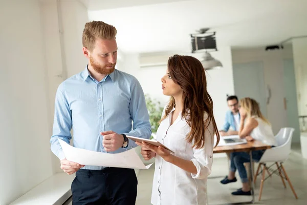 Grupp Affärsfolk Som Arbetar Tillsammans Och Brainstorming — Stockfoto