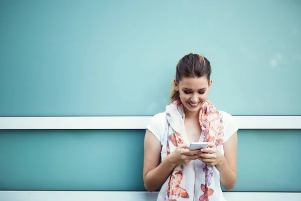 Mulher Bonita Usando Telefone Rua Rede Social Tecnologia Conceito Vida — Fotografia de Stock