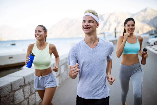 Gruppen Unga Friska Passar Människor Jogging Och Kör Utomhus Naturen — Stockfoto