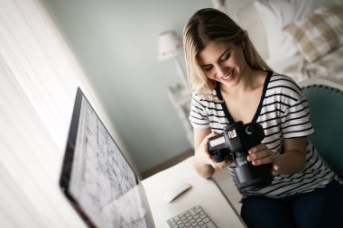 Ev tasarlama genç güzel kadın portresi